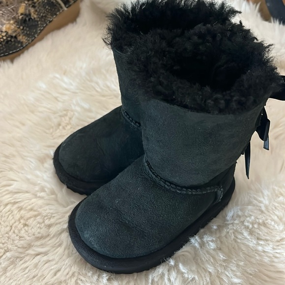 UGG Toddler Bailey Bow - Picture 1 of 5